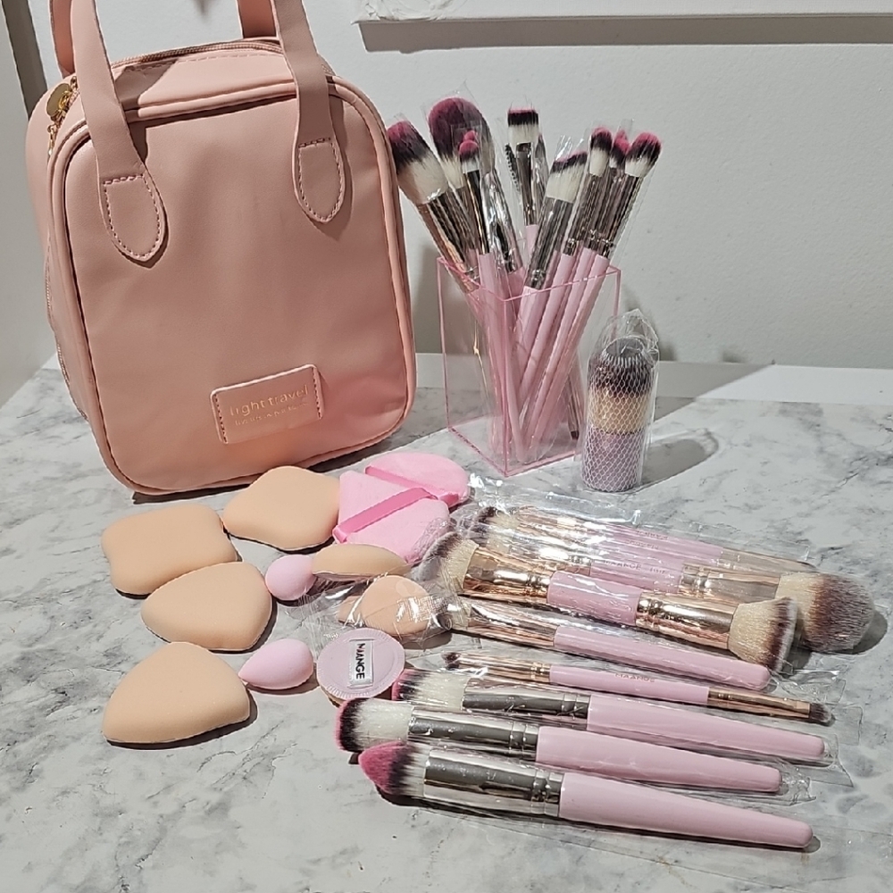 Makeup Brush Set with Pink Case